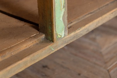 kitchen-sideboard-leg-shelf-close-up